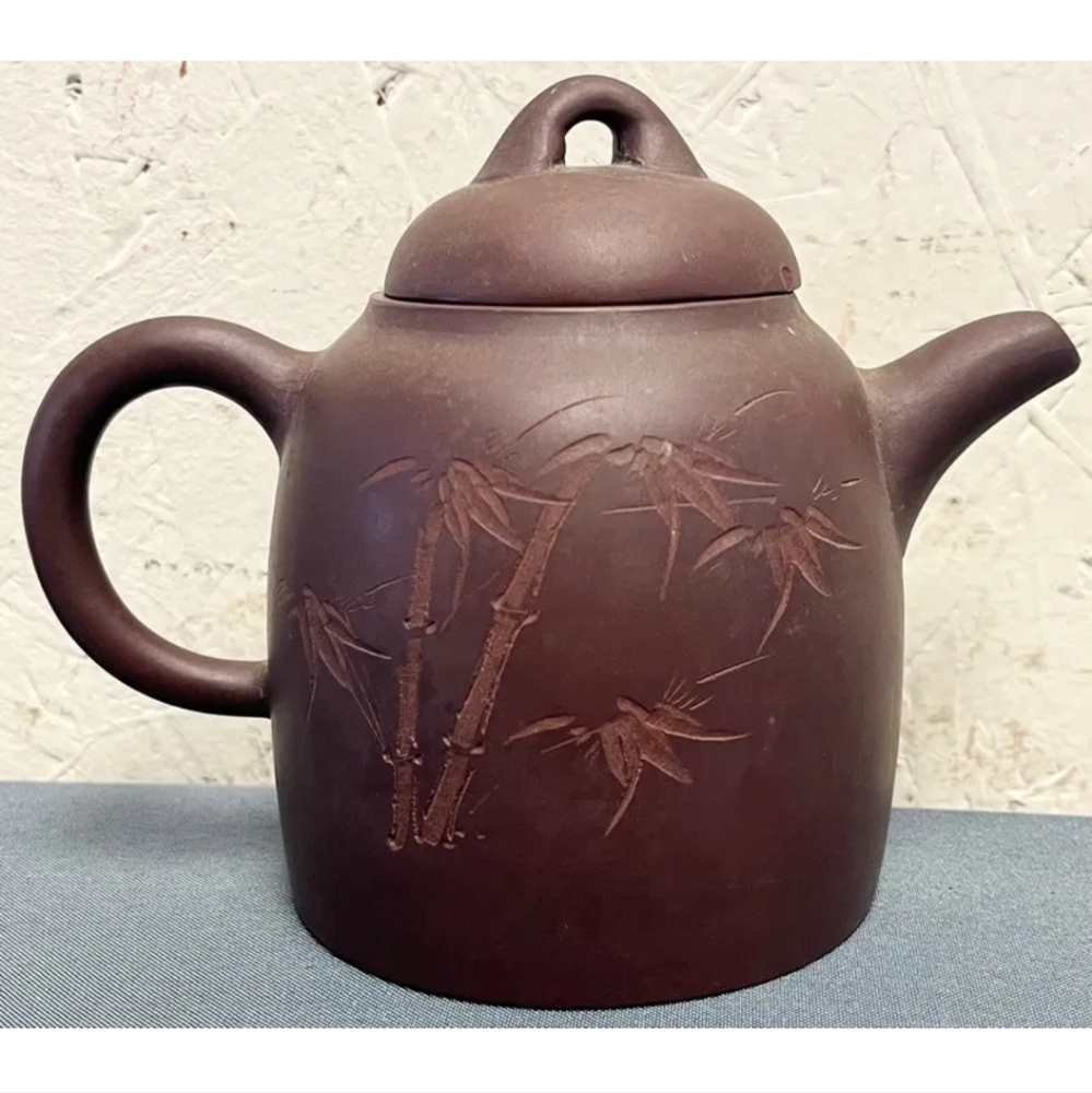 Vintage Chinese Asian Yixing Zisha clay teapot with lid